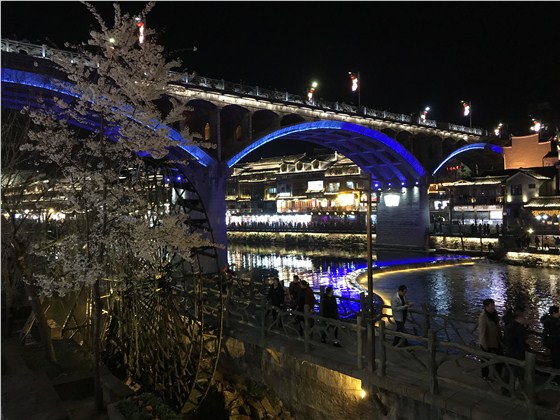 佛山液壓升降機(jī)