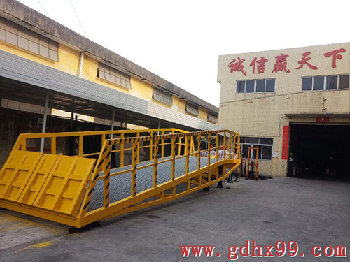 浩翔移動式登車橋滿柜出口進(jìn)軍澳大利亞