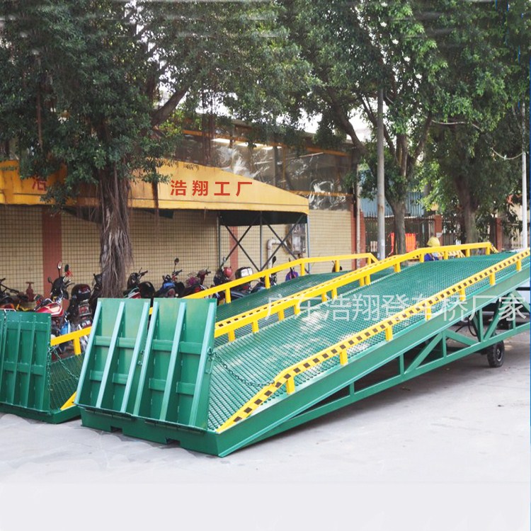 移動(dòng)式液壓登車橋