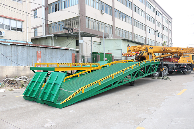 移動(dòng)式登車橋