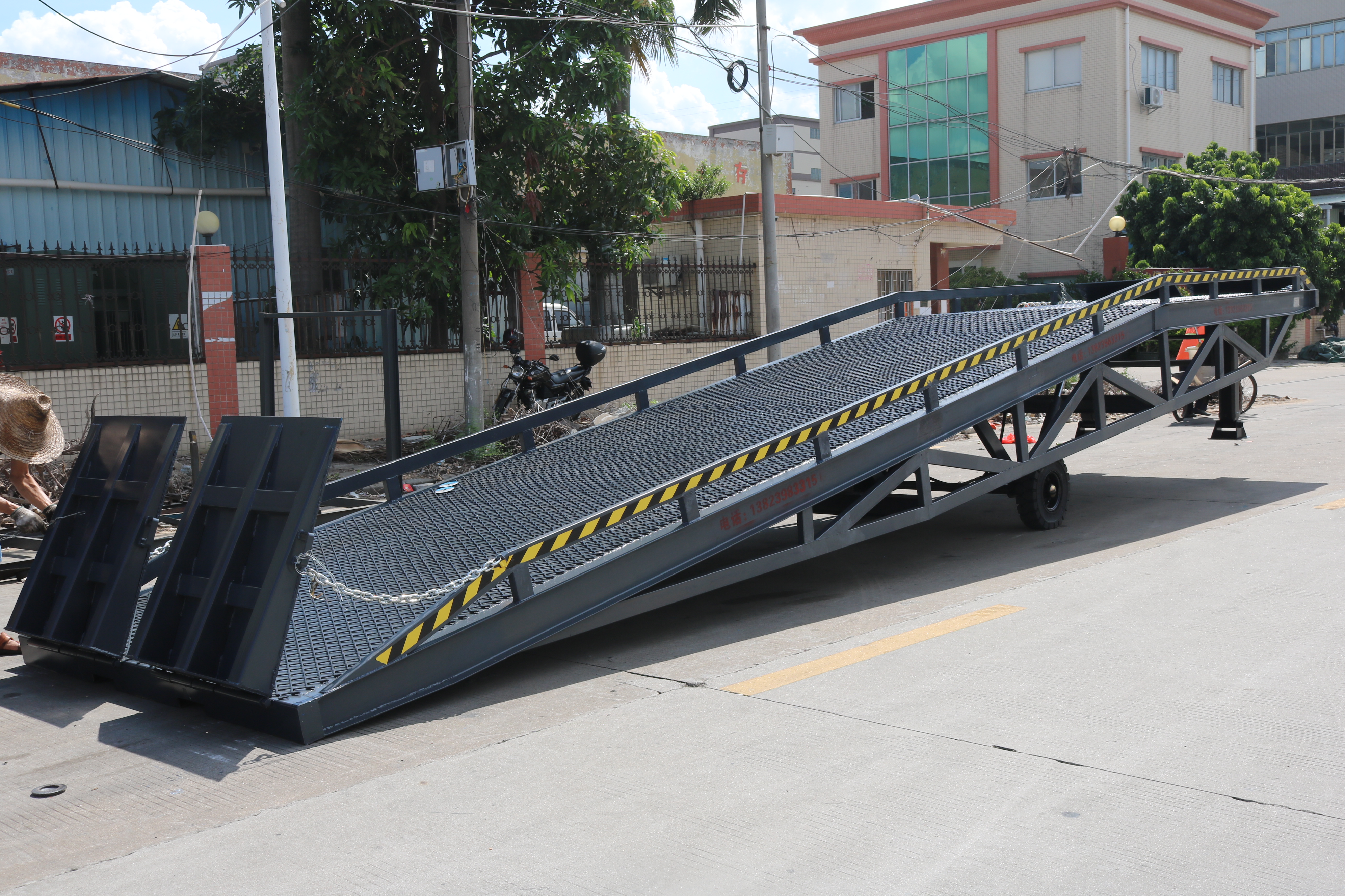 移動(dòng)登車橋