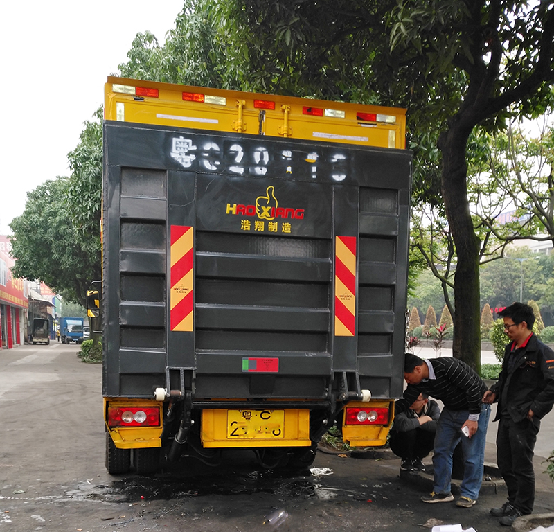 浩翔汽車(chē)尾板廠家